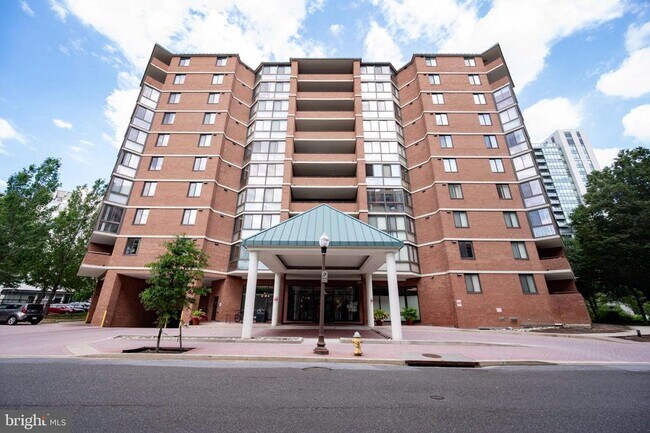 Building Photo - 1001 N Randolph St