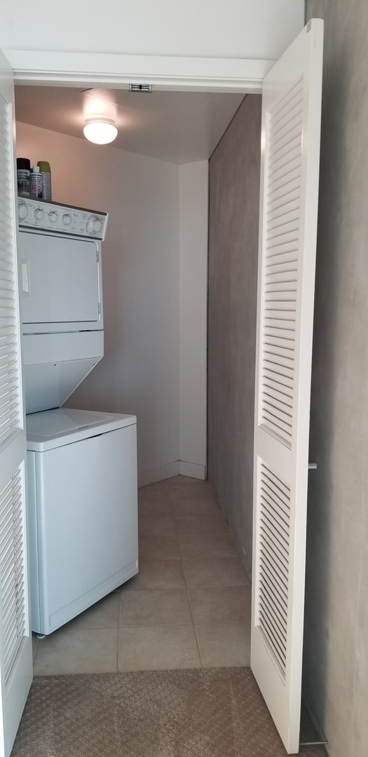 Building Photo - Large 2 bedroom downtown, Special!  And Great Views