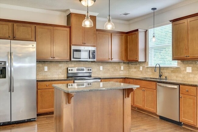 Building Photo - 127 Radcliff Dr
