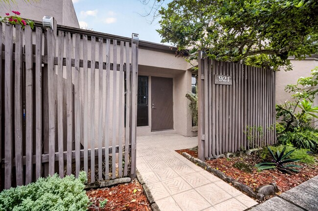 Building Photo - 921 NW 122nd Terrace