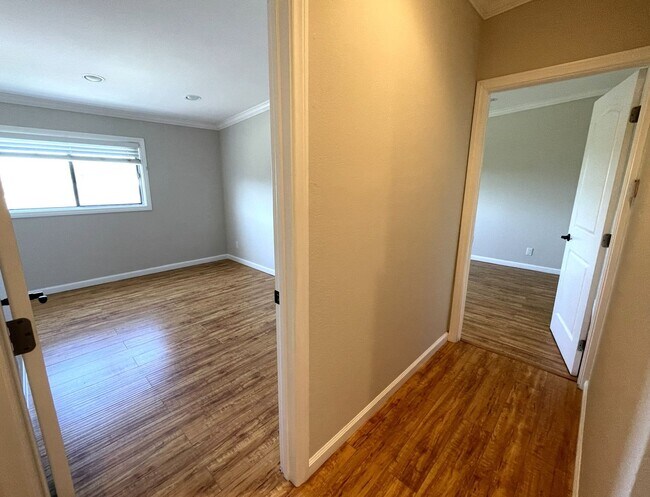 Building Photo - 1967 Plaza del Amo Plz