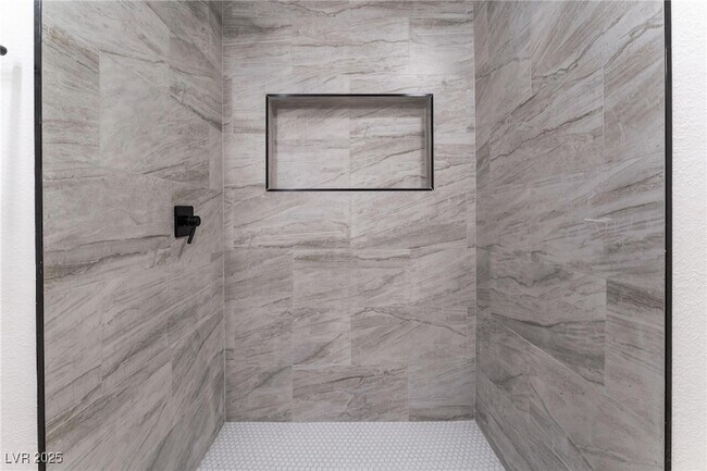 Building Photo - 1637 Sunset Dr