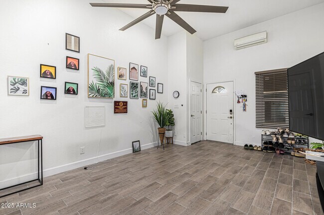 Building Photo - 2934 N 22nd Pl