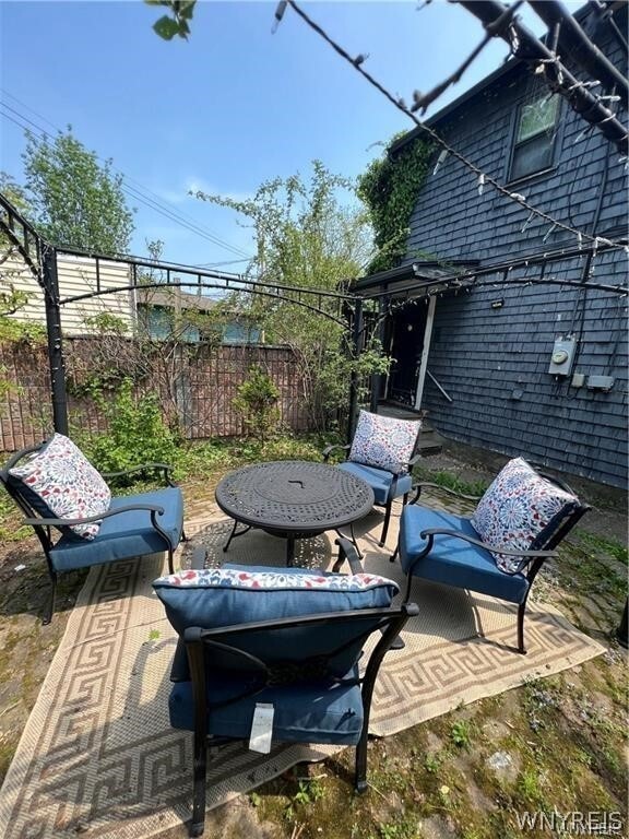 Building Photo - 572 W Ferry St