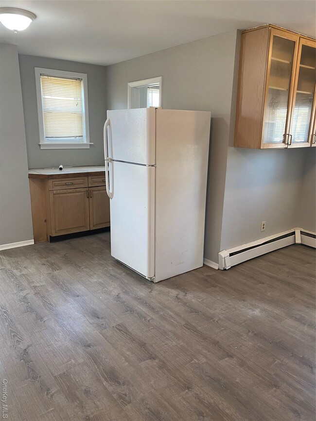 Building Photo - 104 River Ave