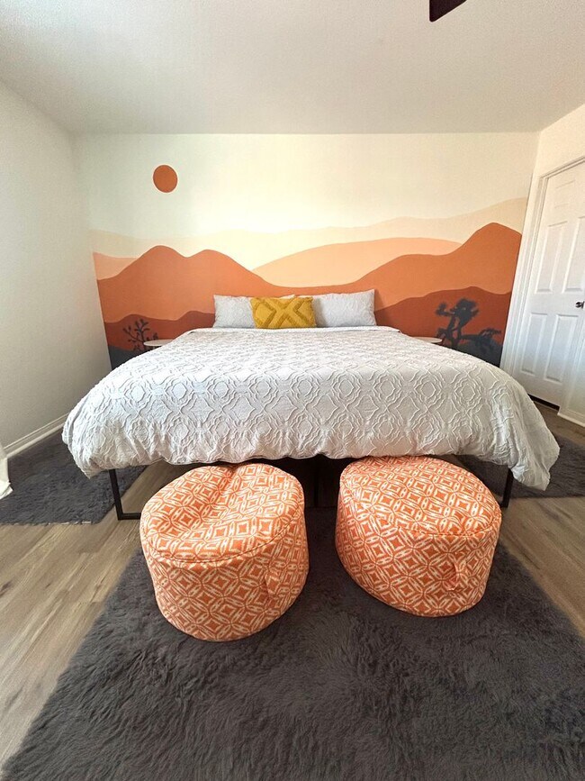 Building Photo - Furnished 3 Bedroom 2 Bathroom Home