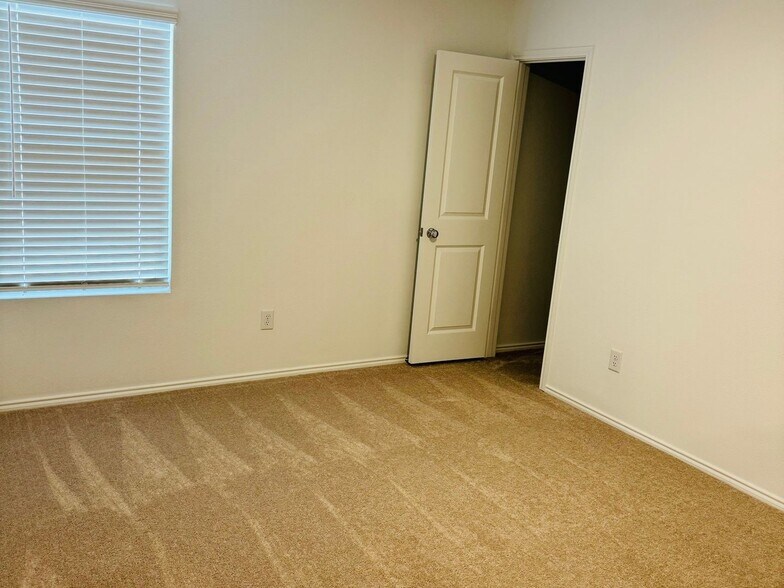 Building Photo - 9001 Thrasher Trl