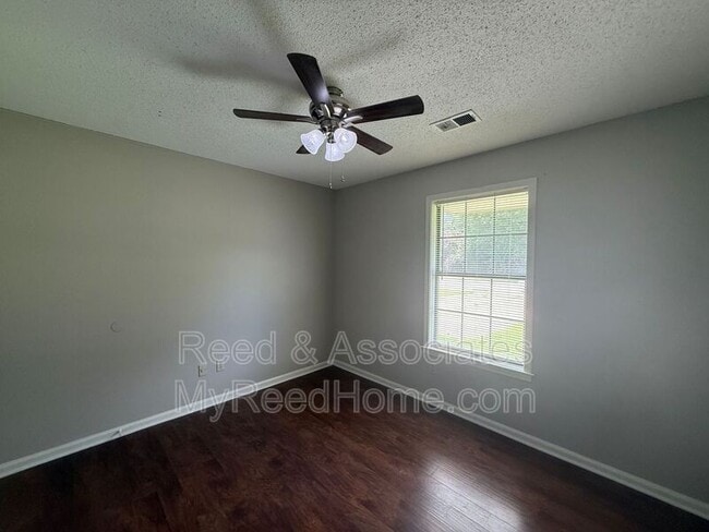 Building Photo - 6935 Hillindale Dr