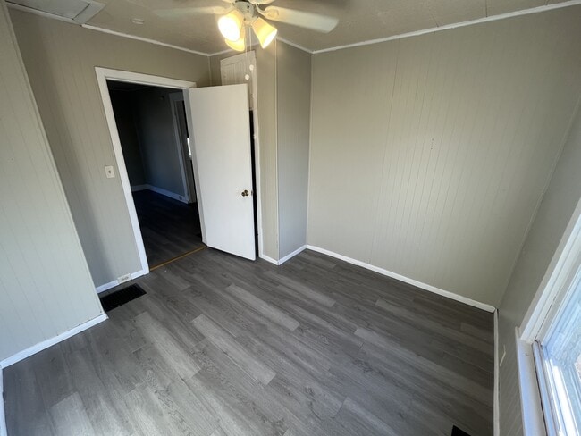 Building Photo - 735 E College Ave