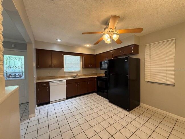 Building Photo - 39648 Meadowood Loop
