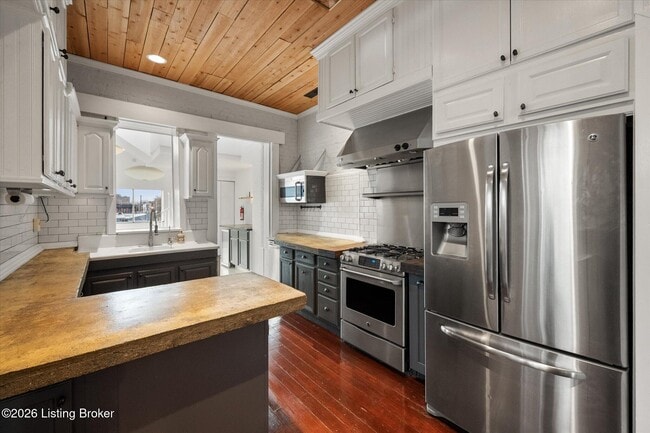 Building Photo - 902 E Jefferson St