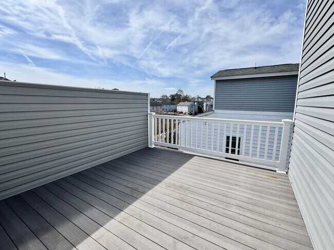 Building Photo - Ready 04-01-26! A Shadowlawn Condo w/Rooftop Deck - 3 Primary Suites - Outdoor Shower - Pet Frien...