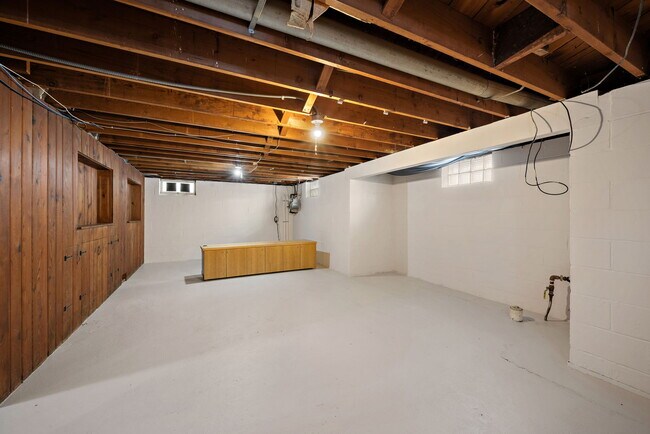 great basement - 3322 Meridian Dr