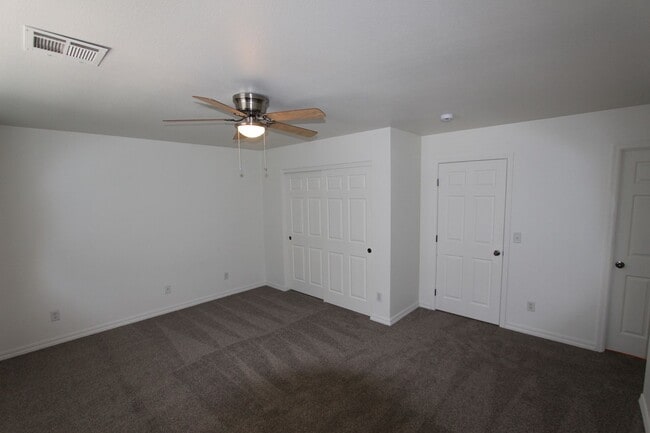 Building Photo - 3BR/2.5BA Townhome in Bellemont | Fenced Yard + 2-Car Garage