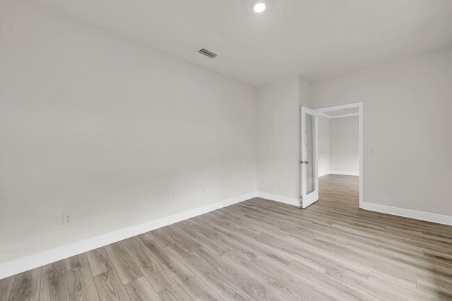 Building Photo - 147 Picnic Pl