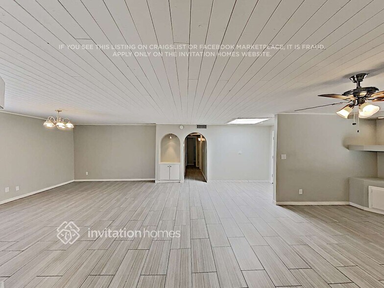 Building Photo - 2130 E Concorda Dr