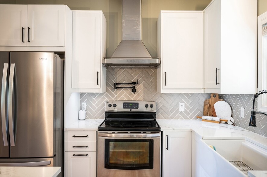 Building Photo - 883 Little Bear Ln