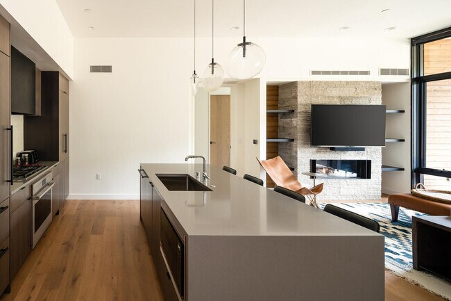 Building Photo - 4 Boathouse Way