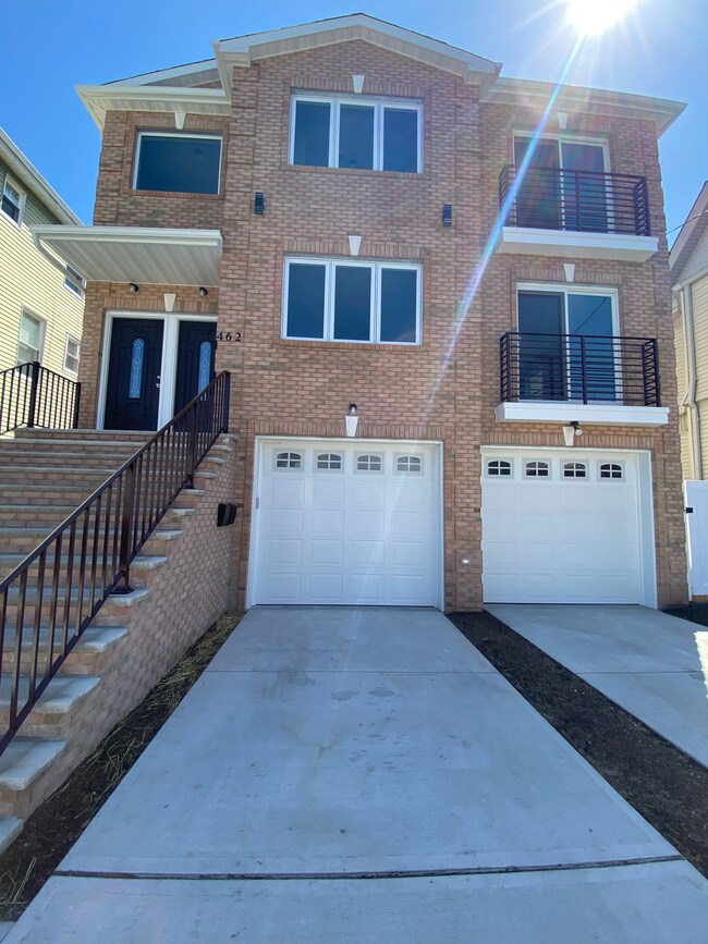 Primary Photo - 464 Chestnut St