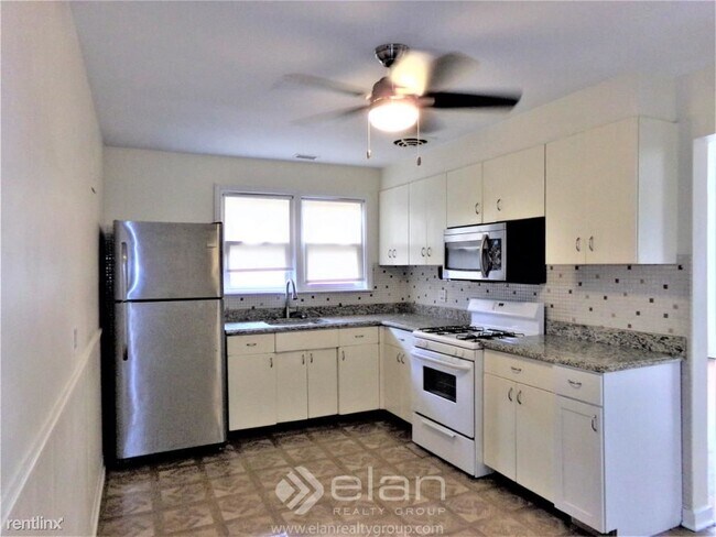 Building Photo - 9056 Lamon Ave