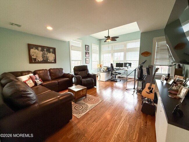 Building Photo - 315 Pitney Ave