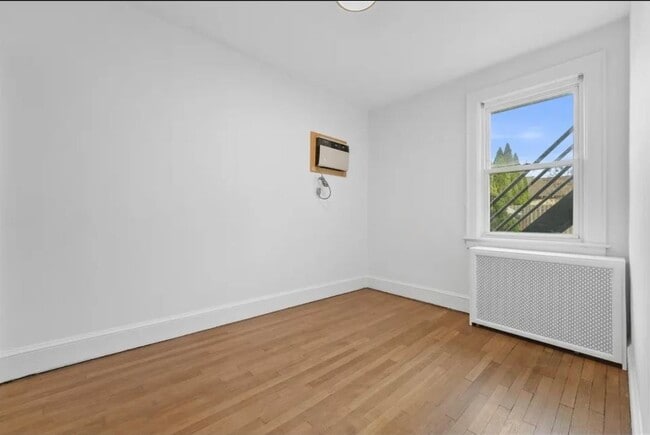 Building Photo - 838 Roosevelt Ave