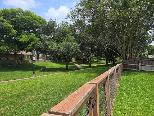 Building Photo - 3434 Streamside Ln