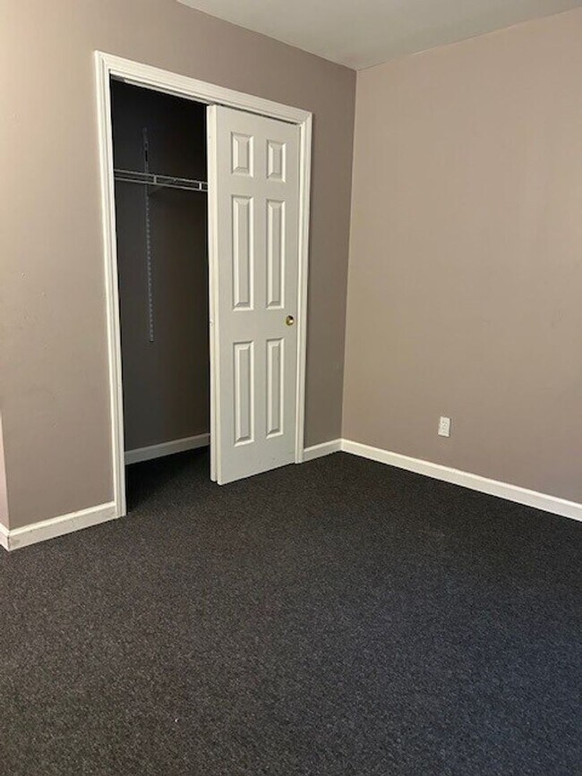 Building Photo - 3 bedroom 3 bathroom