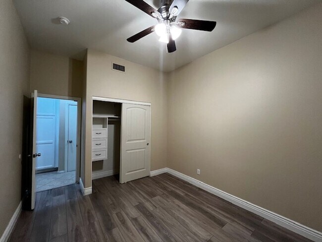 Building Photo - Stylish & Solar-Powered 5-Bed Gem with Vau...