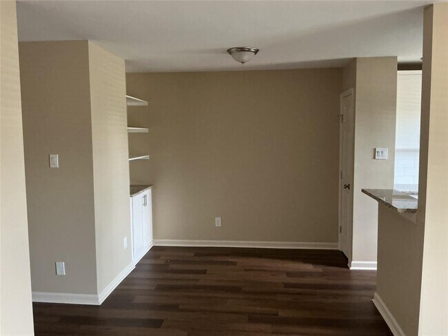 Building Photo - 5550 N Braeswood Blvd