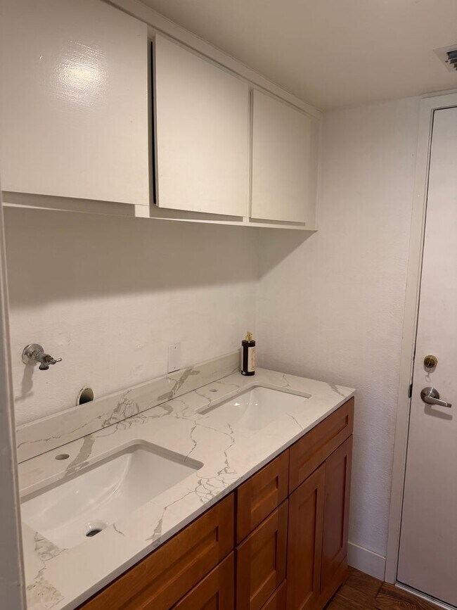 Building Photo - 4 bed, 3 bath cul-de-sac home!