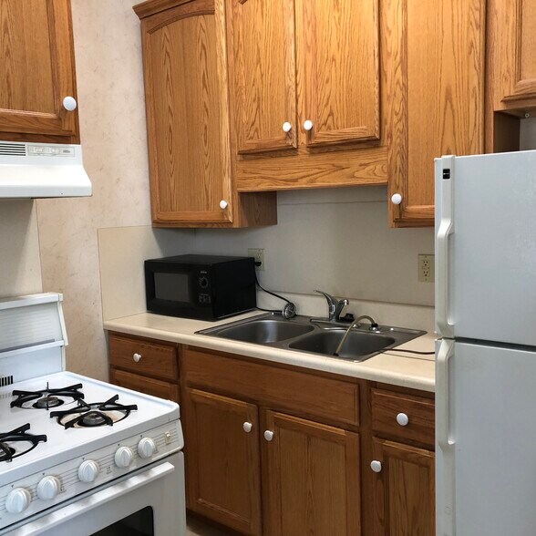 Building Photo - 130 Walnut St