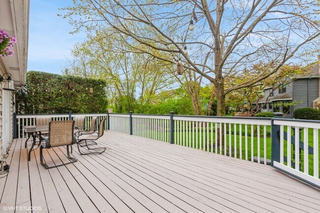 Building Photo - 446 Quail Dr