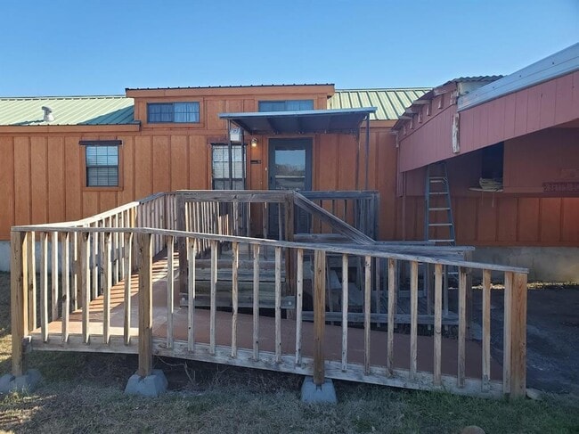 Building Photo - 200 N Mustang Ave