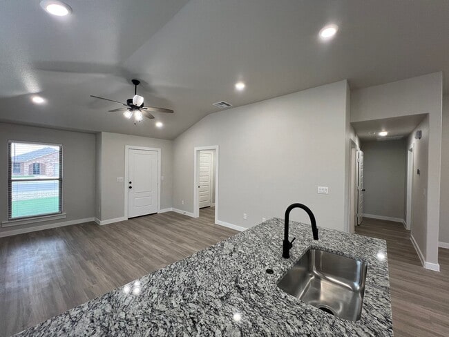 Building Photo - 3/2/2 in Bell Farms available June!!