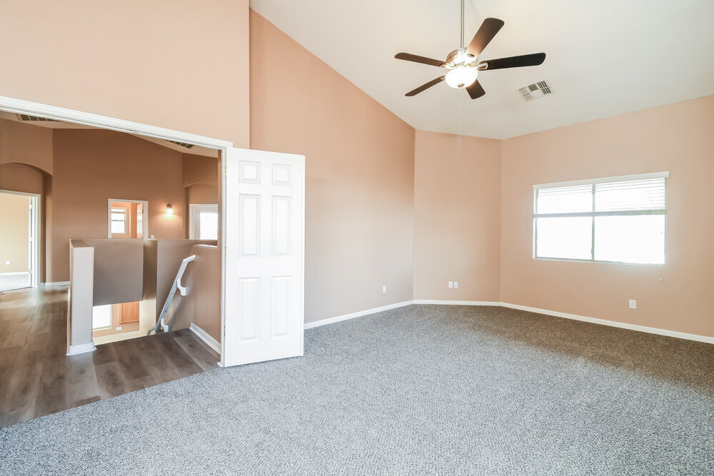 Building Photo - 10047 E Lakeview Ave