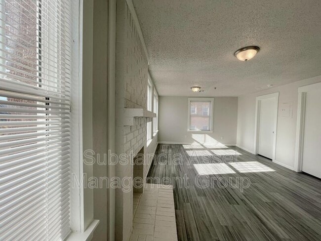 Building Photo - 727 Culbertson Dr