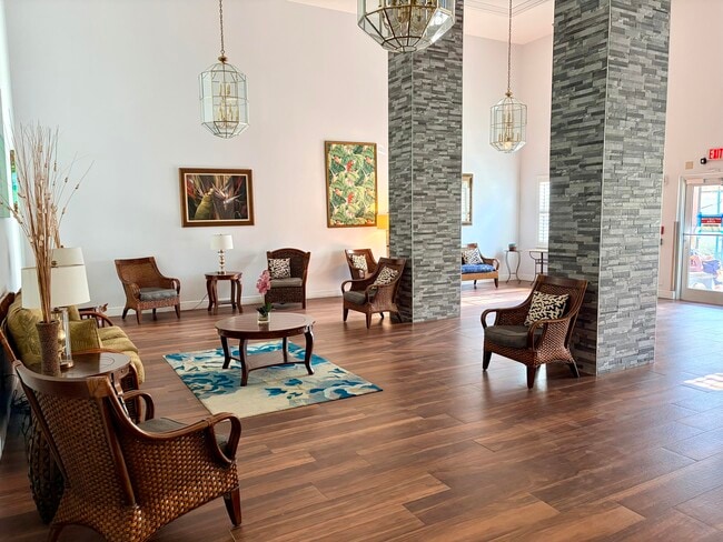 Building Photo - 1505 N Riverside Dr