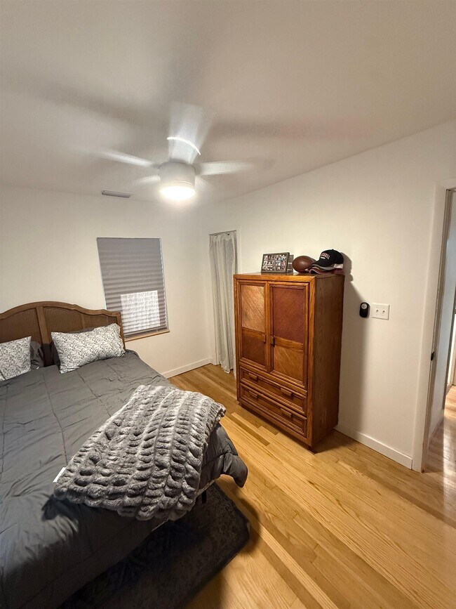 Building Photo - 629 Dart St