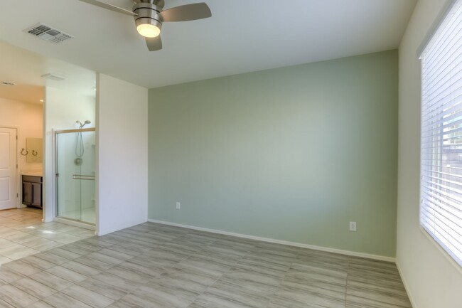 Building Photo - Beautiful 3 Bedroom 2 Bath Available Now i...