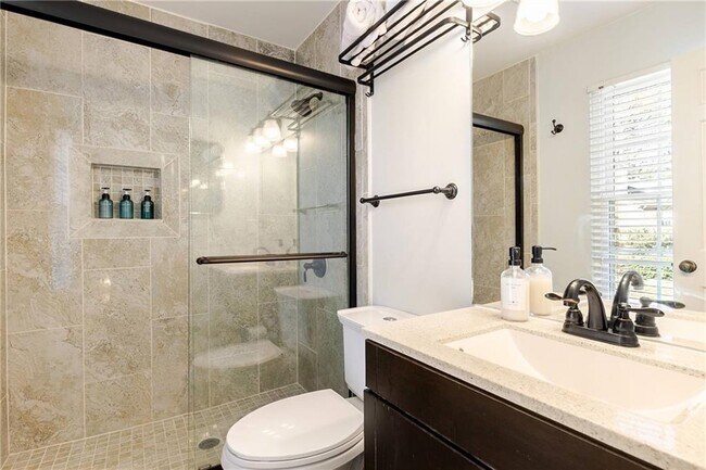 Building Photo - 2940 Lexington Trace Dr