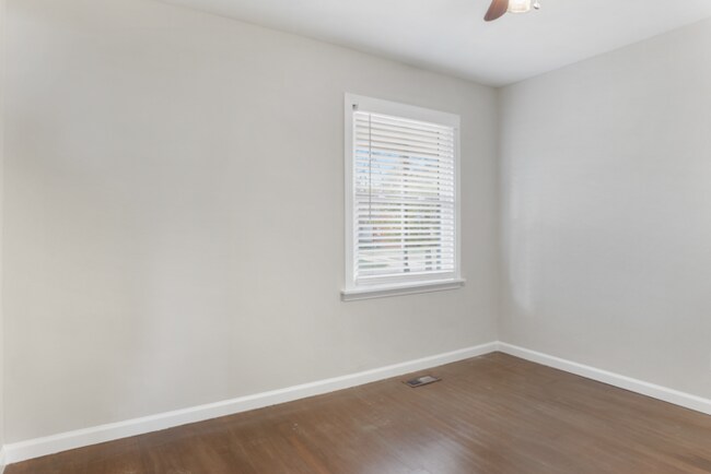 Building Photo - 1144 Brighton Rd