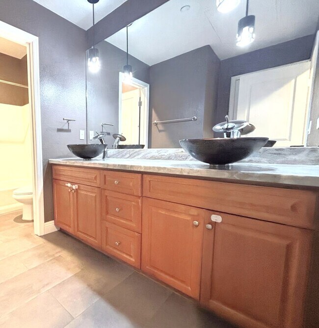 Building Photo - 133 Chantilly