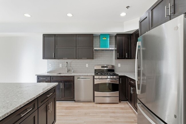 Building Photo - 86 Clinton St