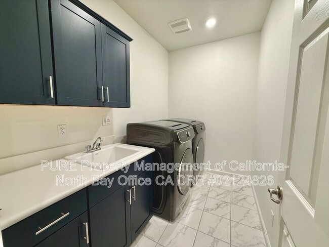 Building Photo - 6 Jasper Ct