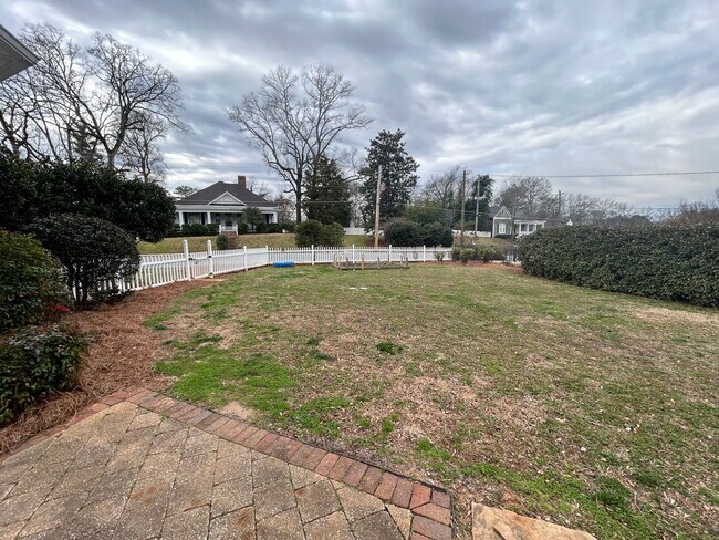 Building Photo - 3/2 House in Old East Rome $1,895