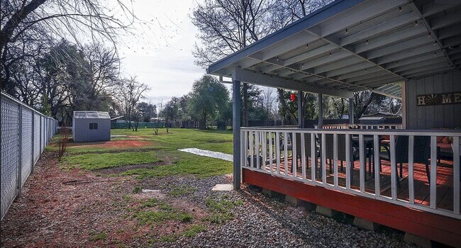 Building Photo - 3 BED 1 BATH COUNTRY SETTING HOME WITH BONUS ROOM
