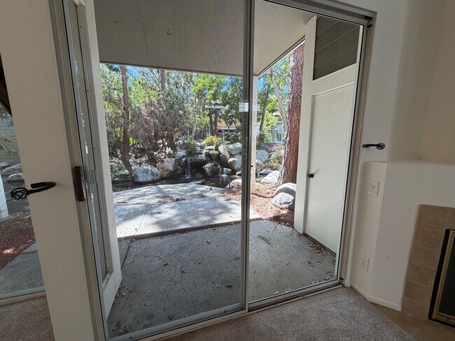 Building Photo - COSTA MESA 2 BEDROOM, 2 BATHROOM CONDO $3,400 (BRISTOL & BAKER)