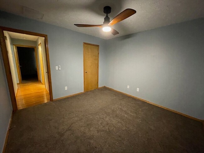 Building Photo - This All Brick home is Located in Orchard Crest West!