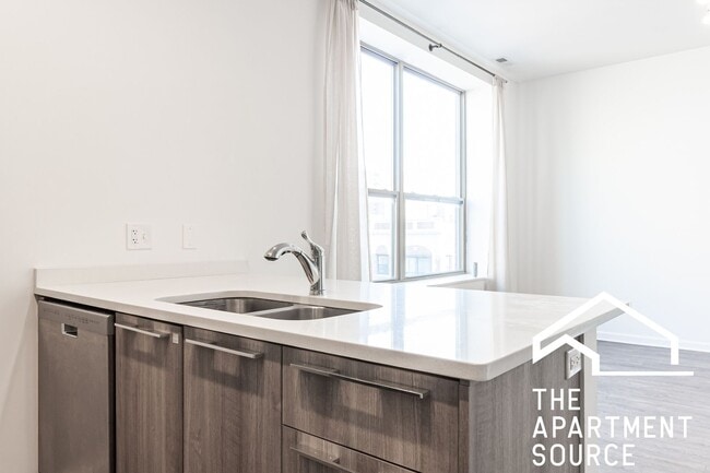 Building Photo - MASSIVE Loft-style condo-quality 2 Bed/2 ba IN UNIT LAUNDRY in Wrigley!